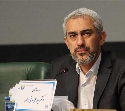📌 وزیر اقتصاد: هر کس یک سال در بازار کار کرده باشد، می فهمد این تفکر اقتصادی که در کشور حاکم شده کار نمی کند/ می خواهند صد بازار ارزی ایجاد کنند!/ نتیجهاش رانت و فساد است